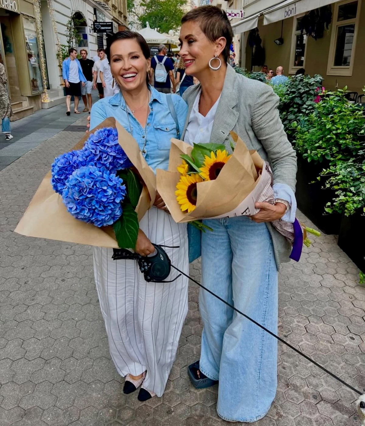 Leonarda Boban i Nina Badrić uživale u šetnji gradom, nisu skidale osmijehe s lica
