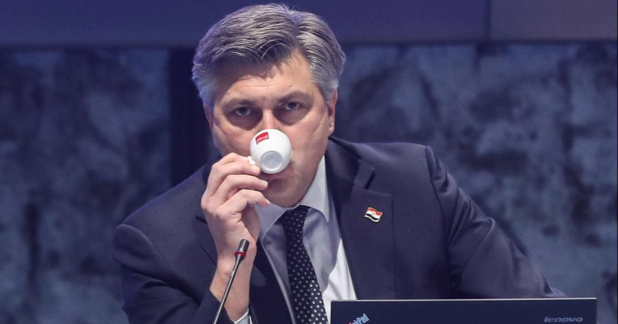 Vlada diže plaće državnim službama. "Rast osnovice u mandatu ove vlade preći će 50%"