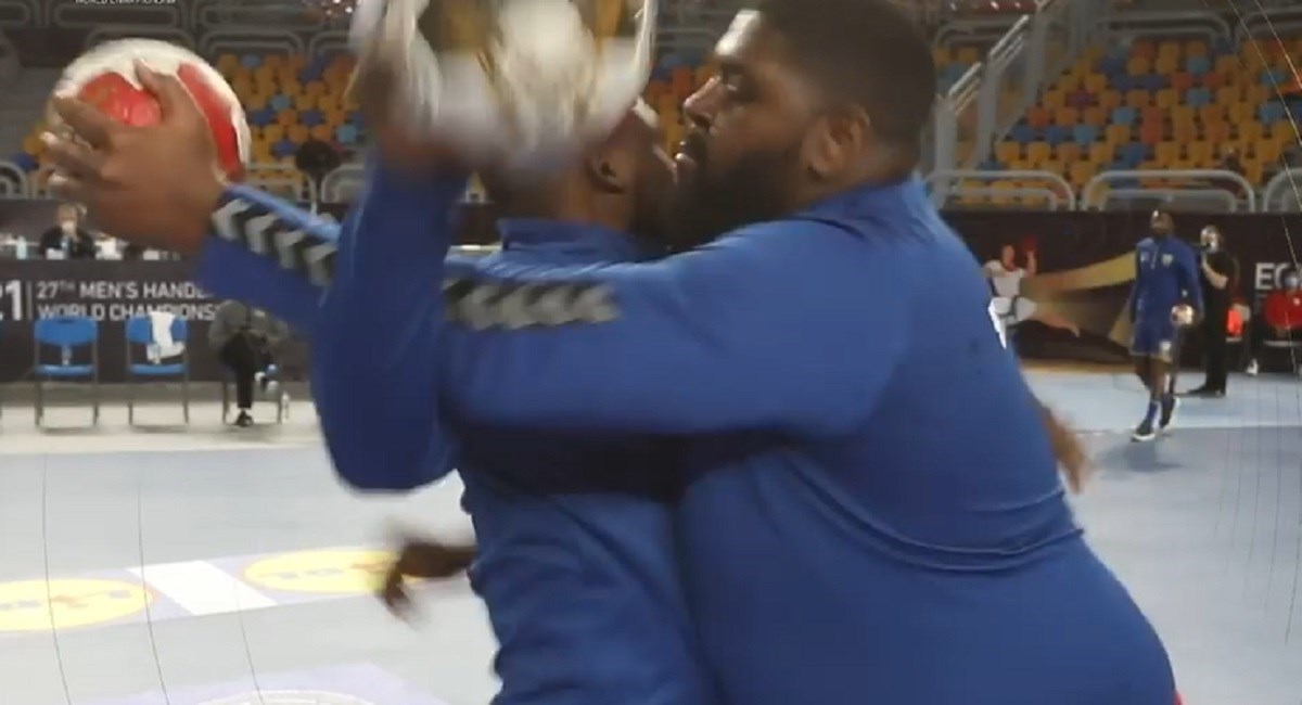 Pogledajte kako zid od 137 kila i 195 centimetara trbušinom zaustavlja prodore