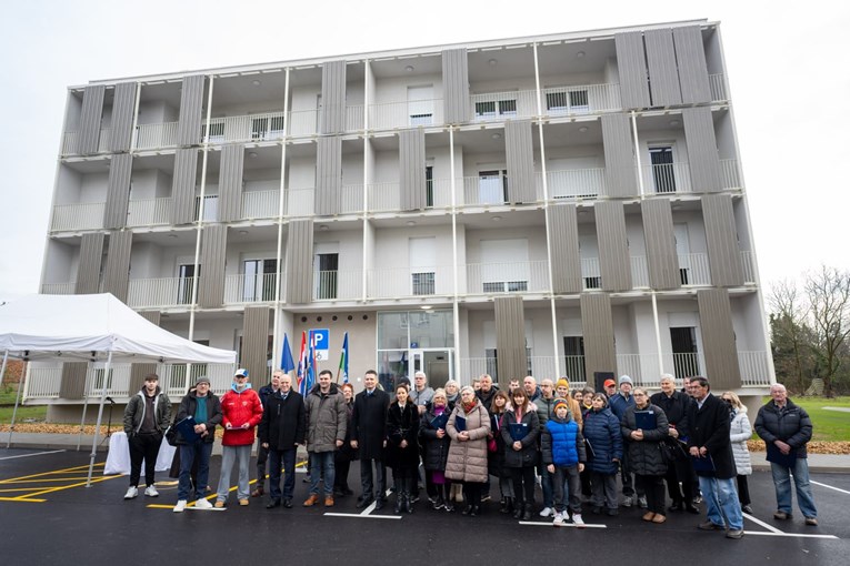 Siščani dobili ključeve 38 stanova, skoro pet godina nakon potresa