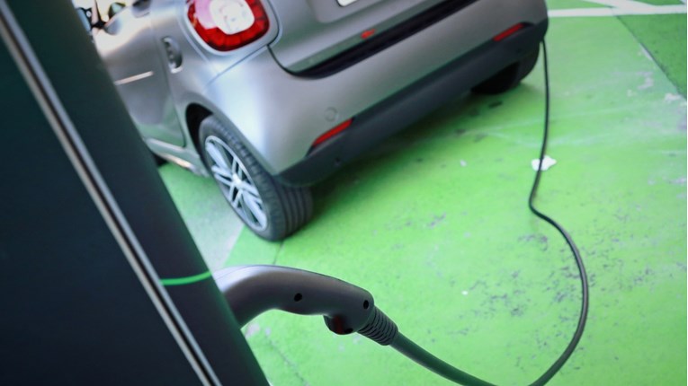 Autoindustrija poručila da Europa mora povećati broj punionica za električna vozila