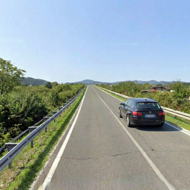 Koristio mobitel u vožnji, zaustavili ga. Kad su shvatili tko je, oduzeli mu BMW