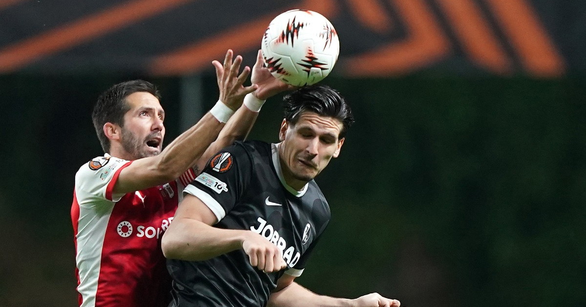 Matanovićev Freiburg izgubio golom u 92. minuti. Forest pobijedio Villu