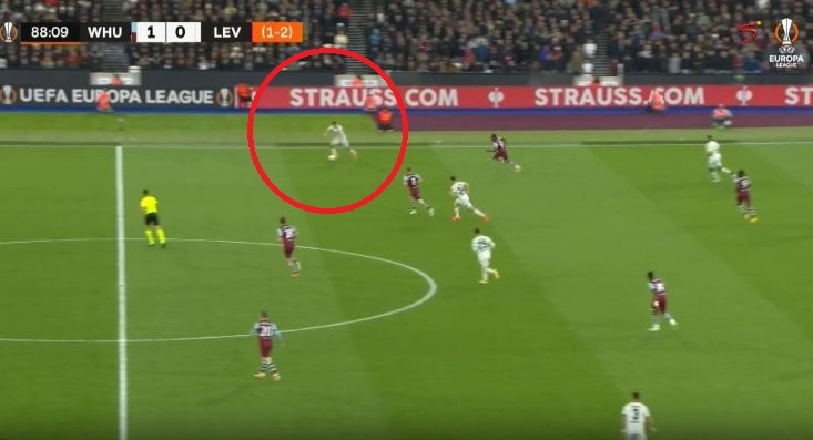 Stanišić je uzeo loptu na svojoj polovici. Slijedio je gol za nestvarni rekord