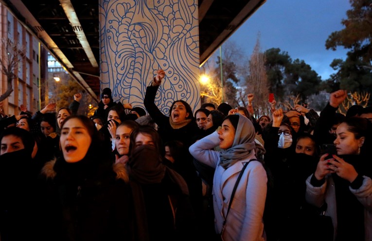 Iran pozvao na razgovor britanskog veleposlanika zbog sudjelovanja na prosvjedu