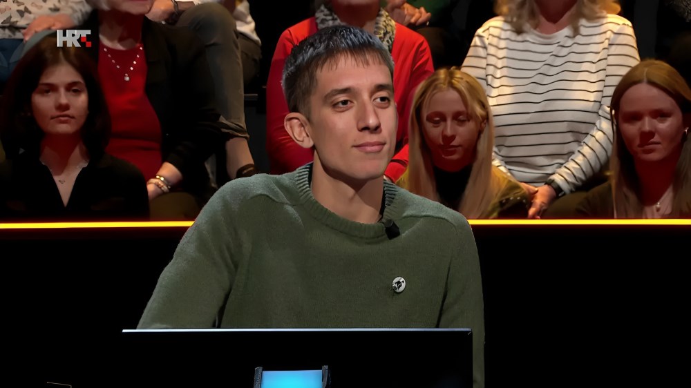 Pažnju privukao bedž koji je Đuro nosio u Milijunašu. Ljudi ga vidjeli i u Potjeri