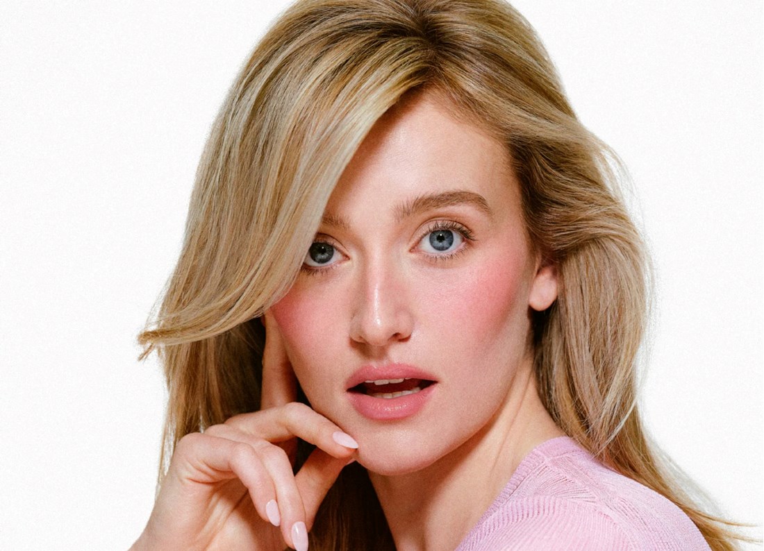 Glumica koja glumi Carolyn Bessette sada je zaštitno lice Rhodea