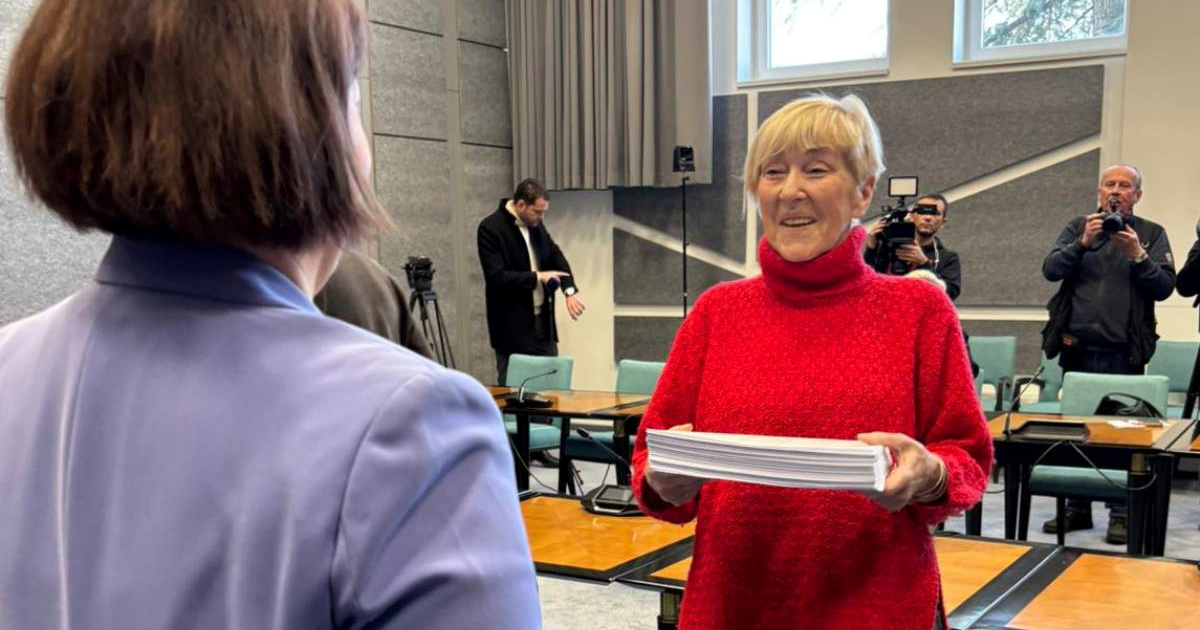 Predano 60.000 potpisa za zabranu klečavaca