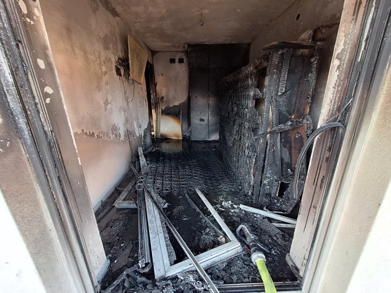 FOTO Požar kuće na Krku, izgorjela cijela soba