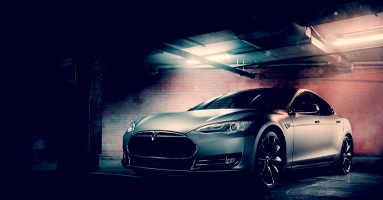 Tesla u 2021. prodao više automobila nego što je proizveo
