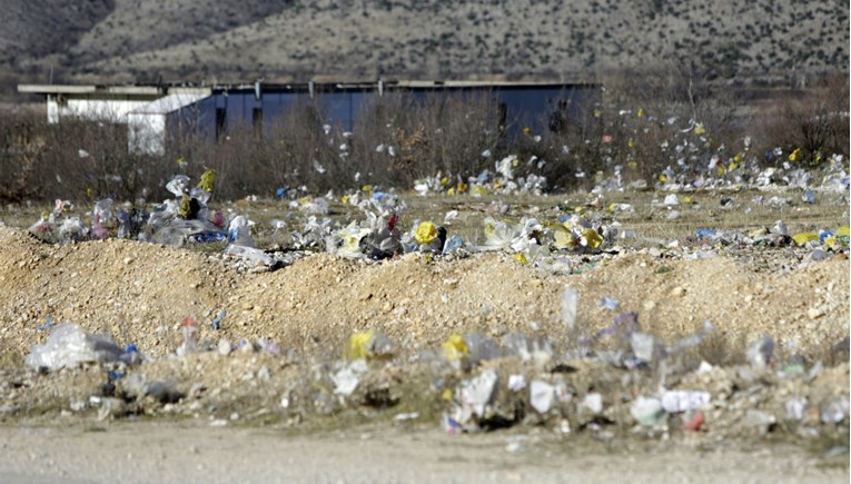 Na ulicama Mostara su tone smeća, gradu prijeti zaraza