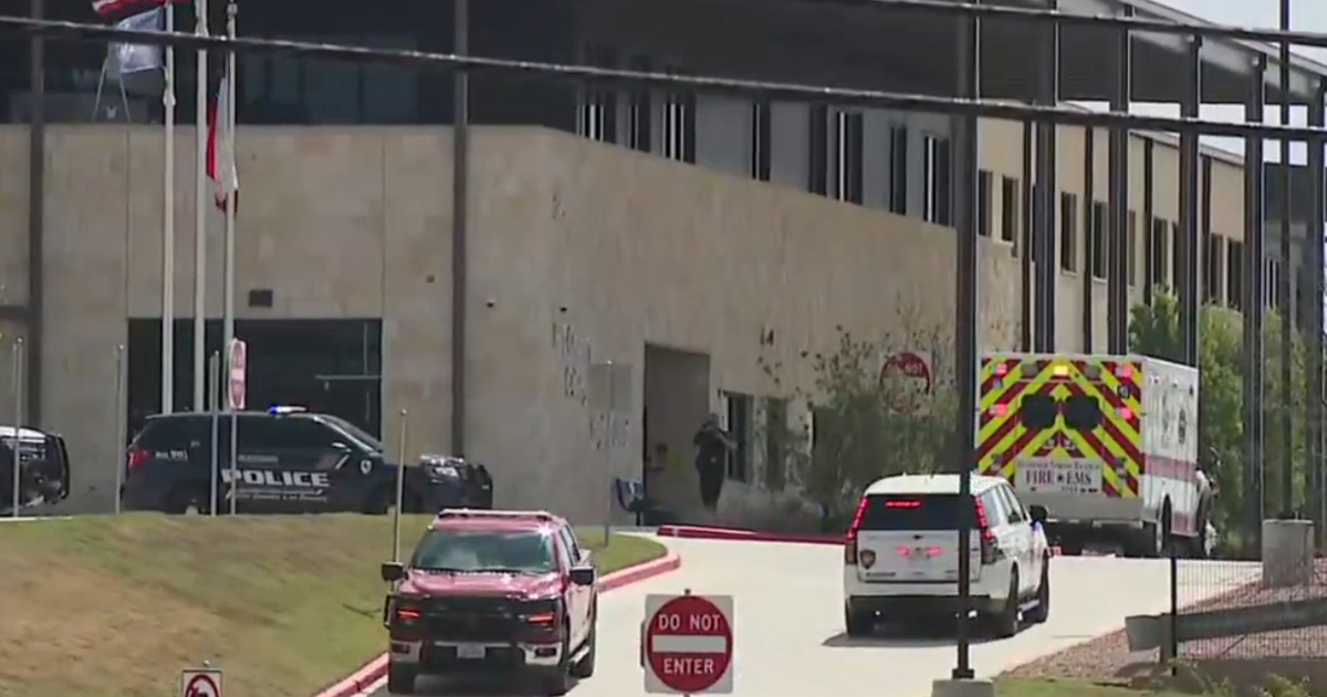 Učenik u Teksasu pucao u profesoricu pa presudio sebi