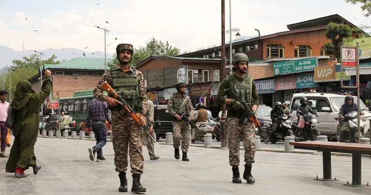 Indijci i Pakistanci pucali jedni na druge duž granice. Indija: Oni su prvi počeli