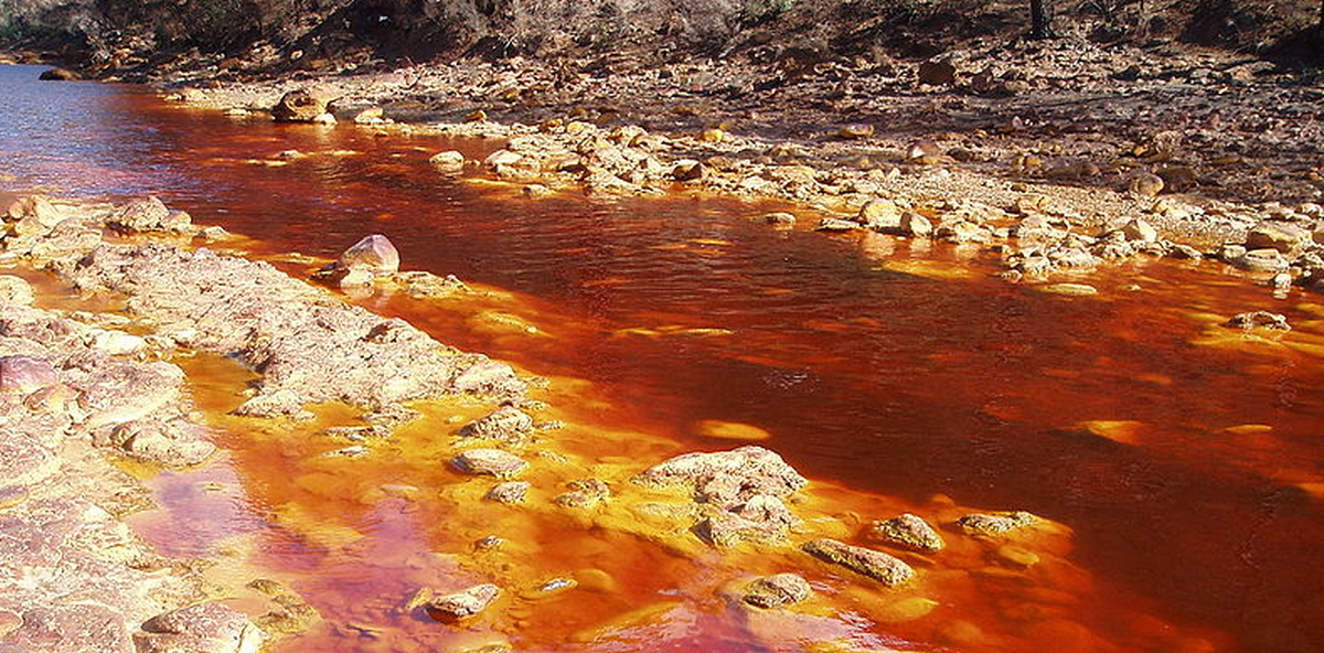 Nevjerojatna crvena rijeka na Zemlji mogla bi nam otkriti puno o životu na Marsu