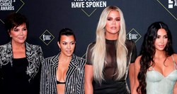 Obiteljski izlazak: Kardashianke i njihova mama zablistale na dodjeli nagrada