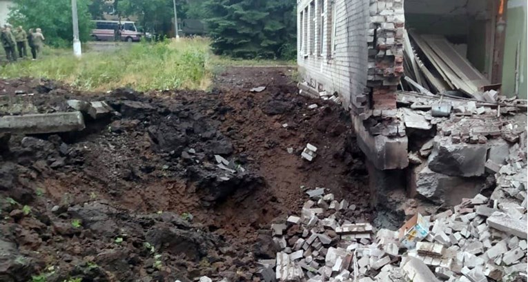 Rusi pogodili dvokatnicu na istoku, šestero ubijenih