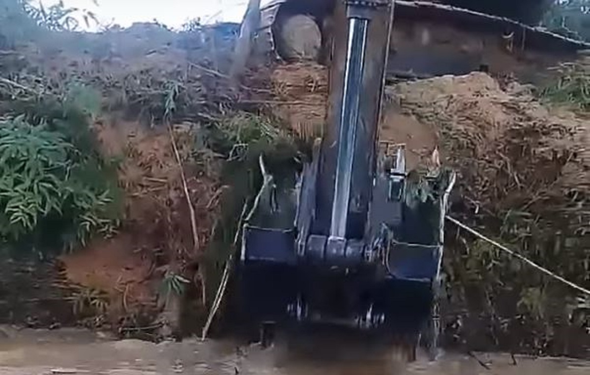 Kopao bagerom uz rub rijeke pa nije mogao vjerovati što je izvukao