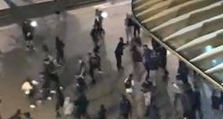 VIDEO Prosvjednici u Francuskoj prvo napadali javne zgrade, sad sve više pljačkaju