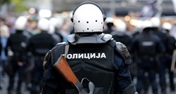 Srpskom liječniku policija jutros upala u stan, zaprijetili mu da ne ide na prosvjede