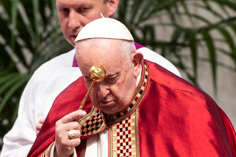 Papa Franjo bio u bolnici radi kontrole