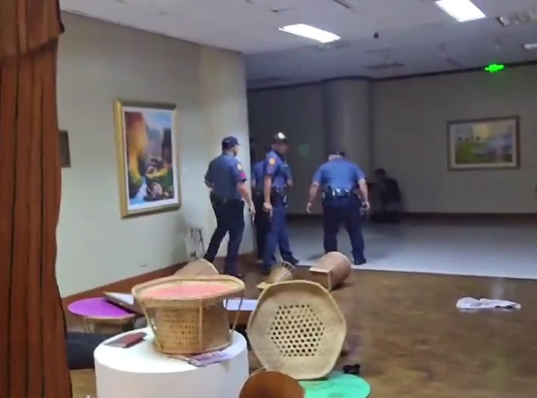 VIDEO Vojska upala u filipinski senat, odjeknuli pucnjevi
