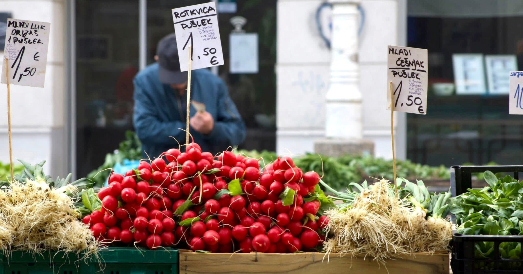 Posjetili smo zagrebačke tržnice i pronašli rotkvice i mladi luk, pogledajte cijene