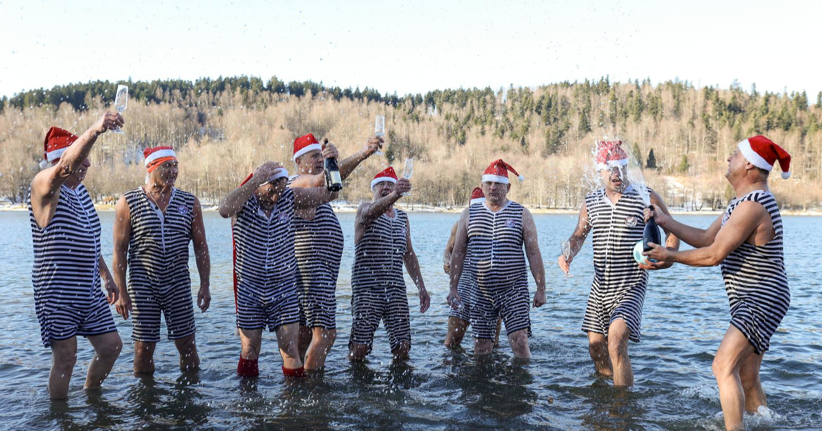 Opatijski Kukali se okupali u Fužinama te nazdravili 2026. godini