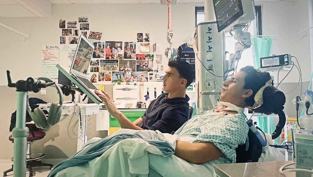 Paraliziranom muškarcu u Britaniji ugradili Muskov čip. "Samo pomislim i to se dogodi"