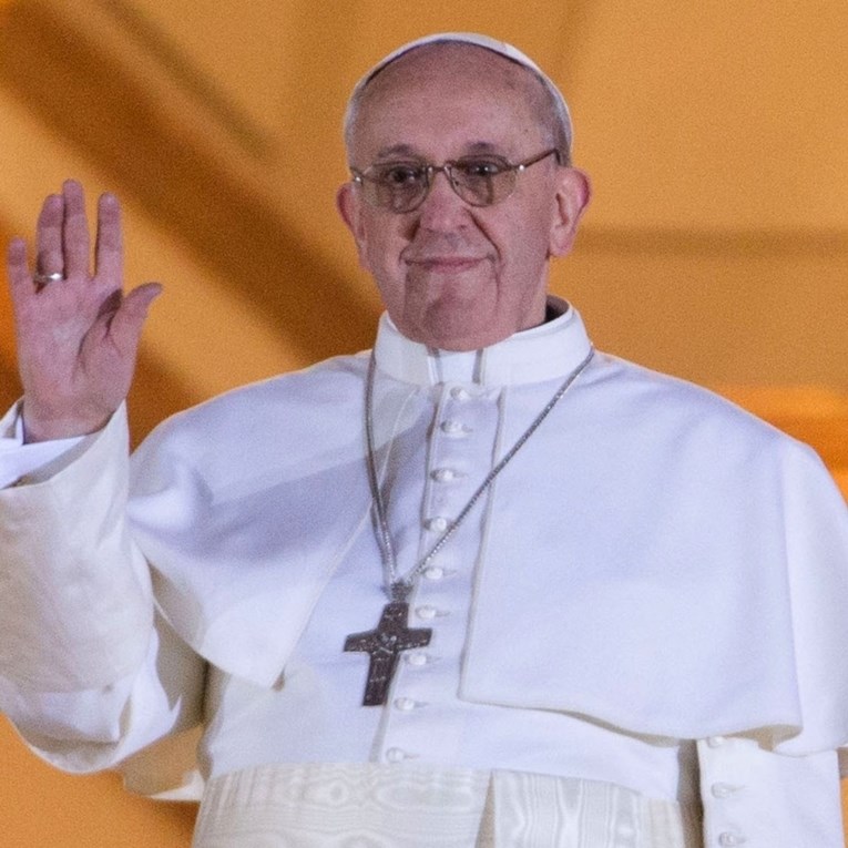 Papa Franjo u mladosti je radio kao vratar i izbacivač u noćnom klubu