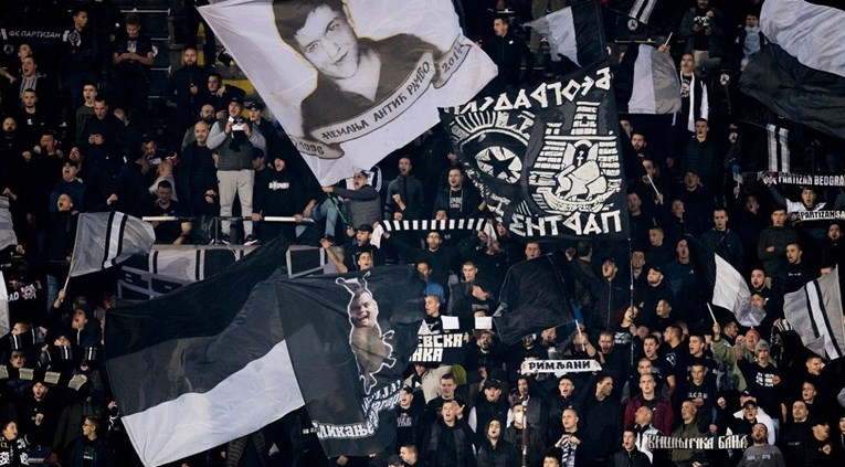 "Srbija - Rusija" orilo se Pionirom na derbiju Partizana i Zvezde