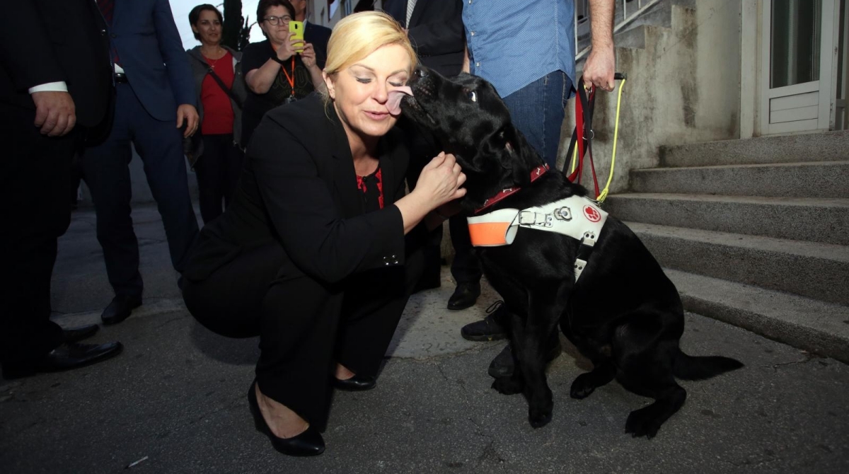 Kolindu u Splitu prije utakmice pas ljubio po licu i vratu, ona uzvraćala