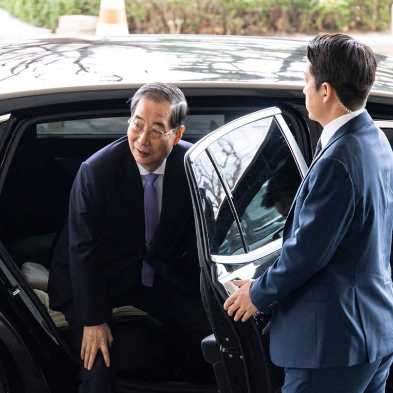 Ustavni sud Južne Koreje poništio opoziv premijera, vratio mu ovlasti predsjednika