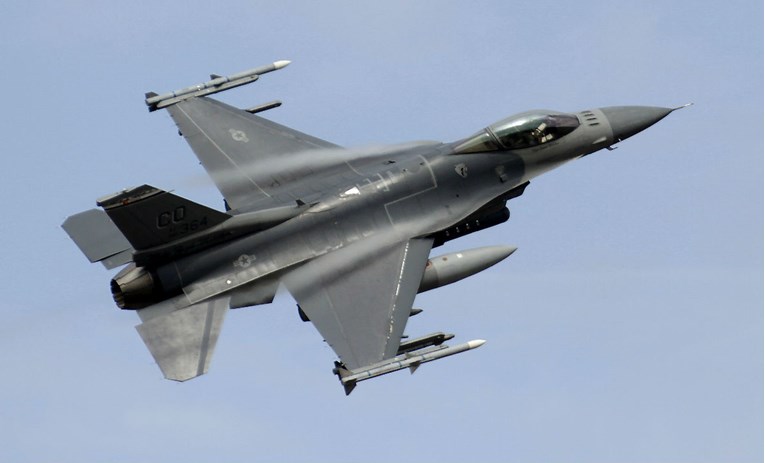 Amerikanci osudili Rusa jer je kupio upute za korištenje F-16 aviona