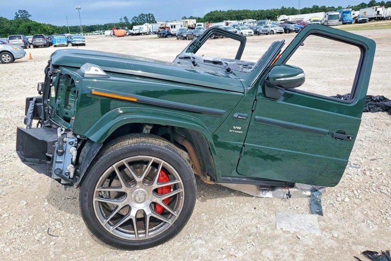 Netko je kupio pola Mercedesa G-klase. Pogledajte fotografije