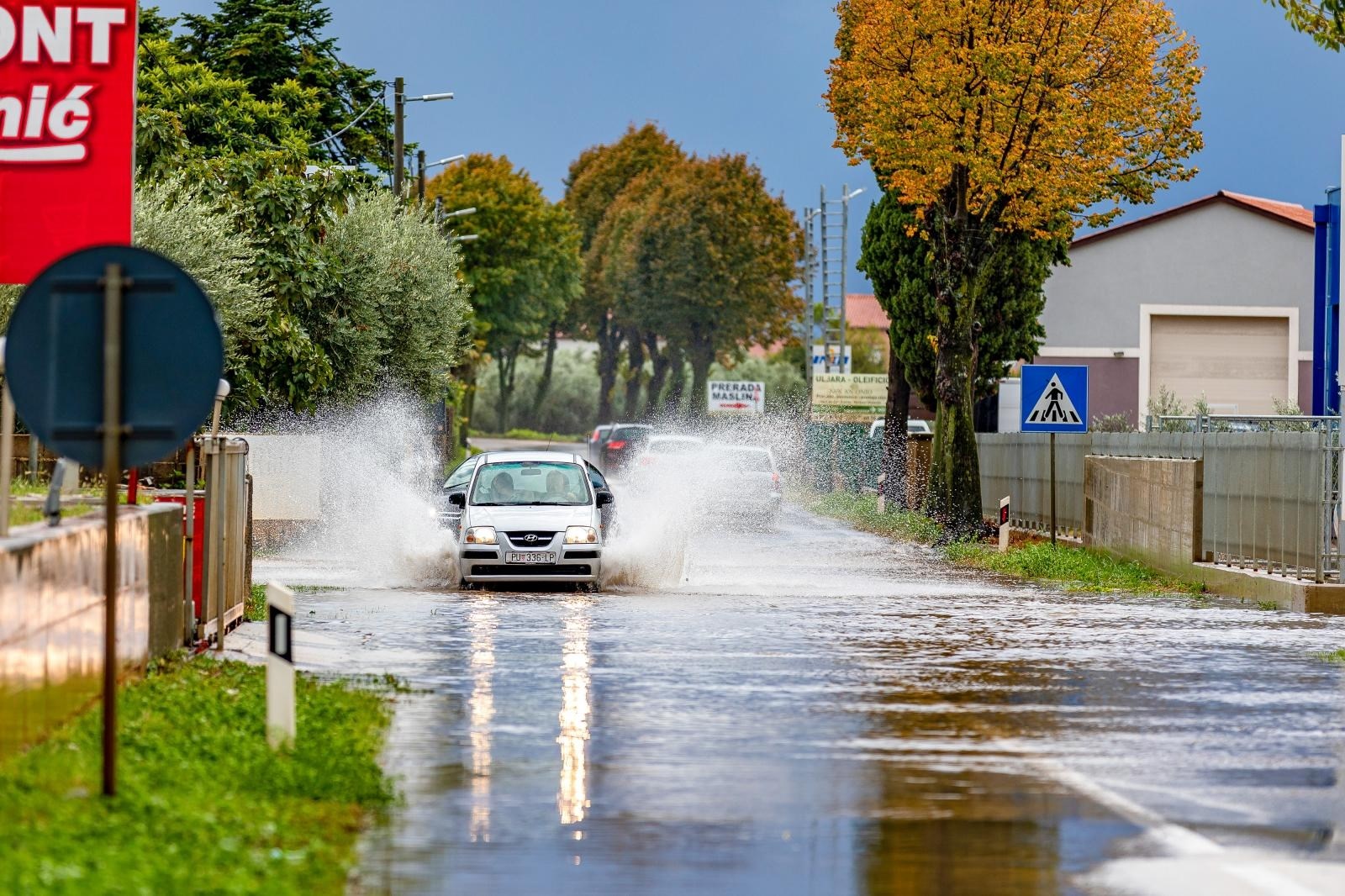 HAK upozorava vozače na mjestimice mokre, vlažne i skliske kolnike