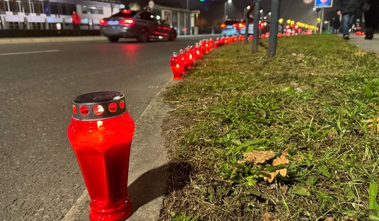 FOTO I VIDEO Pogledajte paljenje svijeća za Vukovar u Zagrebu