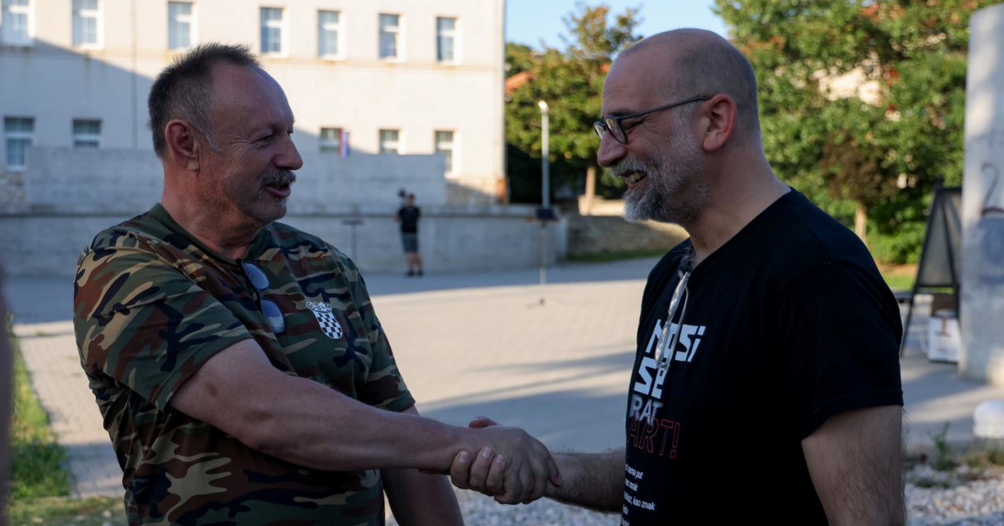 FOTO Organizatori festivala prosvjedovali u Benkovcu, bilo je mnogo policajaca