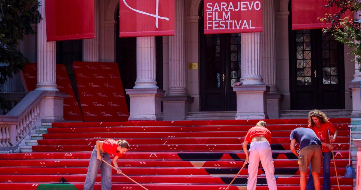 FOTO Traju posljednje pripreme za 30. Sarajevo Film Festival, postavljen crveni tepih