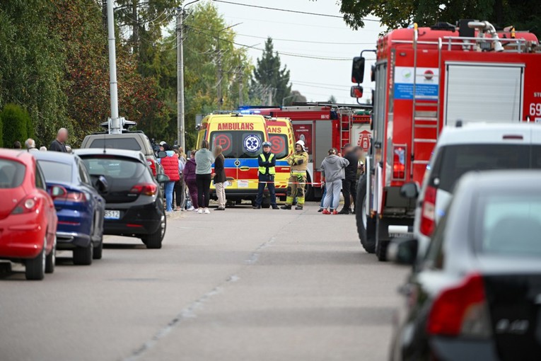 Tri napada nožem u četiri dana. Poljska poslala 20.000 policajaca u škole