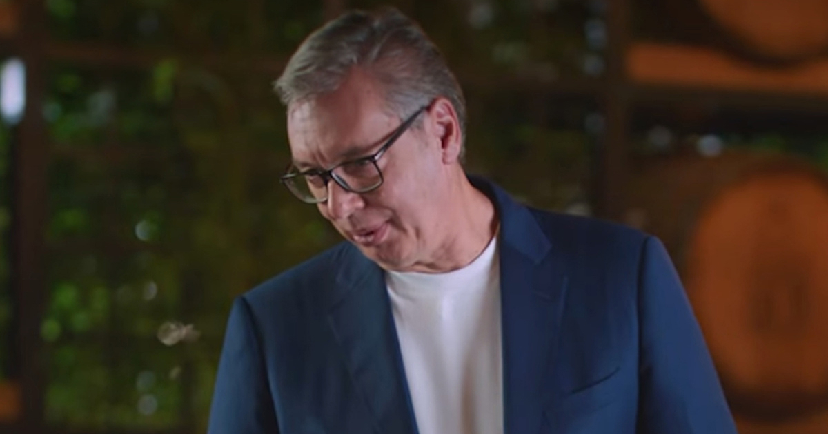 VIDEO "Što ćete za desert?": Vučić objavio prvi predizborni spot, glumi konobara