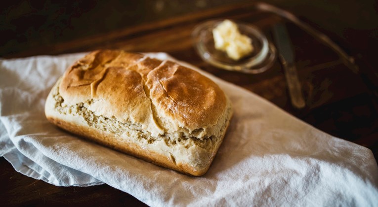 Našli smo recepte za kruh s krumpirom, mliječni i pletenicu s početka 20. stoljeća