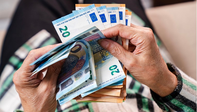 Uvođenje eura u EU bio je najveći monetarni prijelaz ikad. Ovako je to izgledalo