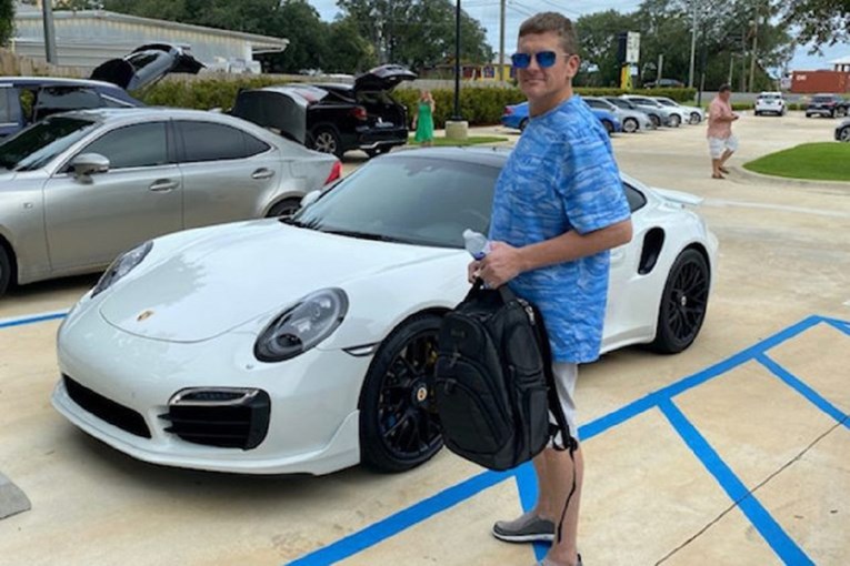 Ček isprintao doma i kupio Porsche, uhvaćen kad je pokušao kupiti i Rolexe
