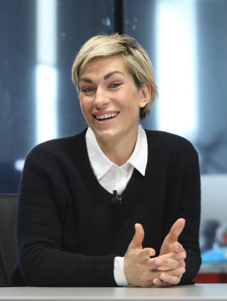 Nika Fleiss je trudna