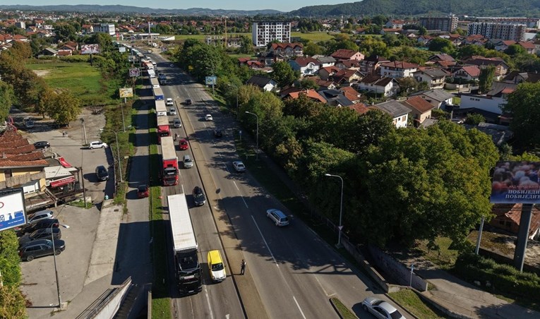FOTO Veliki prosvjed u BiH, kamioni blokirali ceste
