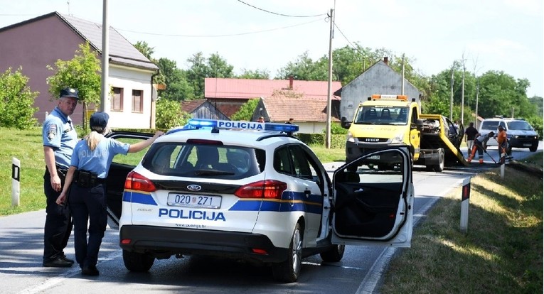 Vozač kod Đurđevca sletio s ceste i udario u stup, poginuo na licu mjesta