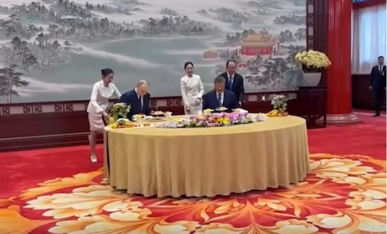 Ruski mediji: Putin i Xi nastavljaju razgovor uz čaj