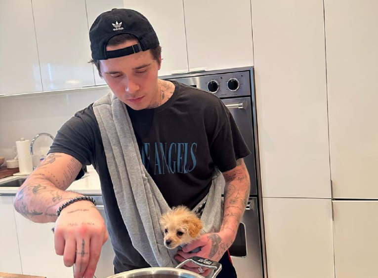 Beckhamovom sinu opet se rugaju zbog kuhanja. Svima za oko zapeo detalj u loncu