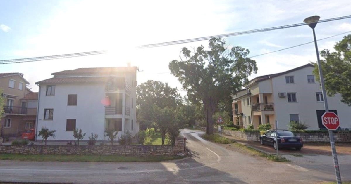 Vozio bez vozačke u Poreču. Izašao iz auta i bježao, u autu ostavio dvoje djece