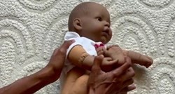 Stručnjakinja tvrdi da bebama ne treba dizati noge u zrak kad im se presvlači pelena